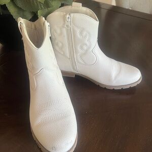 Cat & Jack Kids' White Textured Boots